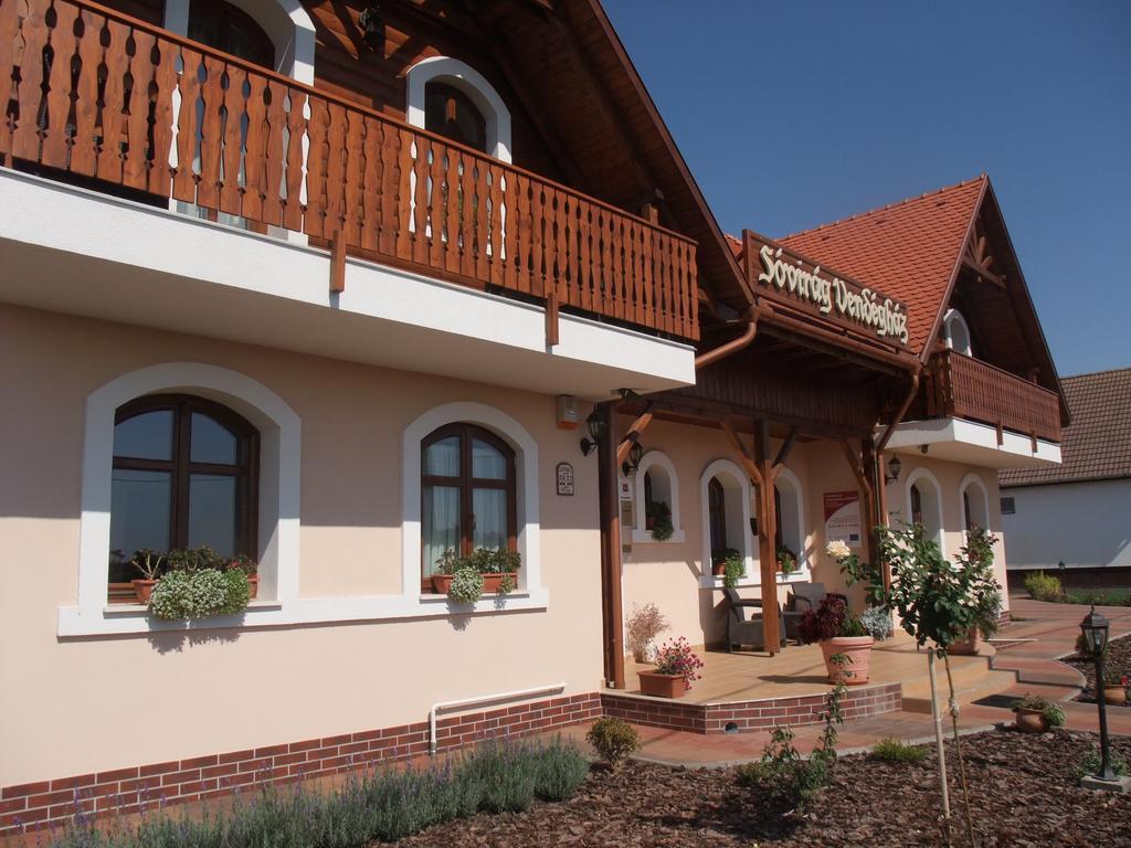 Sovirag Vendeghaz Hotel Hortobágy Eksteriør billede